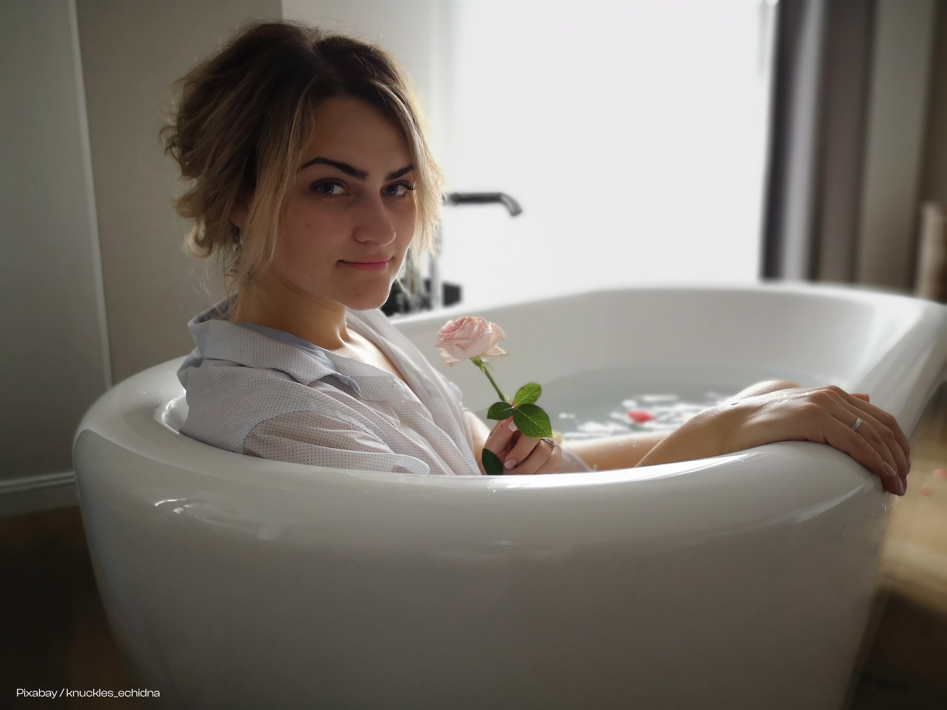 Frau in der Badewanne