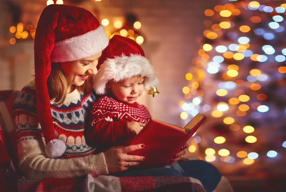 Weihnachtsgeschichte - Mutter liest Märchen vor